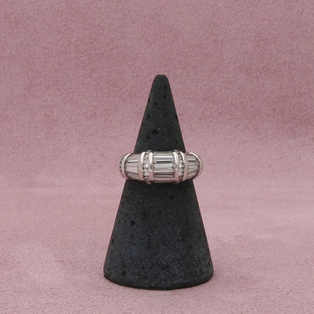 Elegant Silver Baguette-Style Women's Ring - Silver